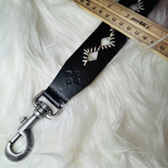 Black ITALIAN leather biker STRAP guitar purse bag crossbody Patricia Nash cream - Picture 6 of 8